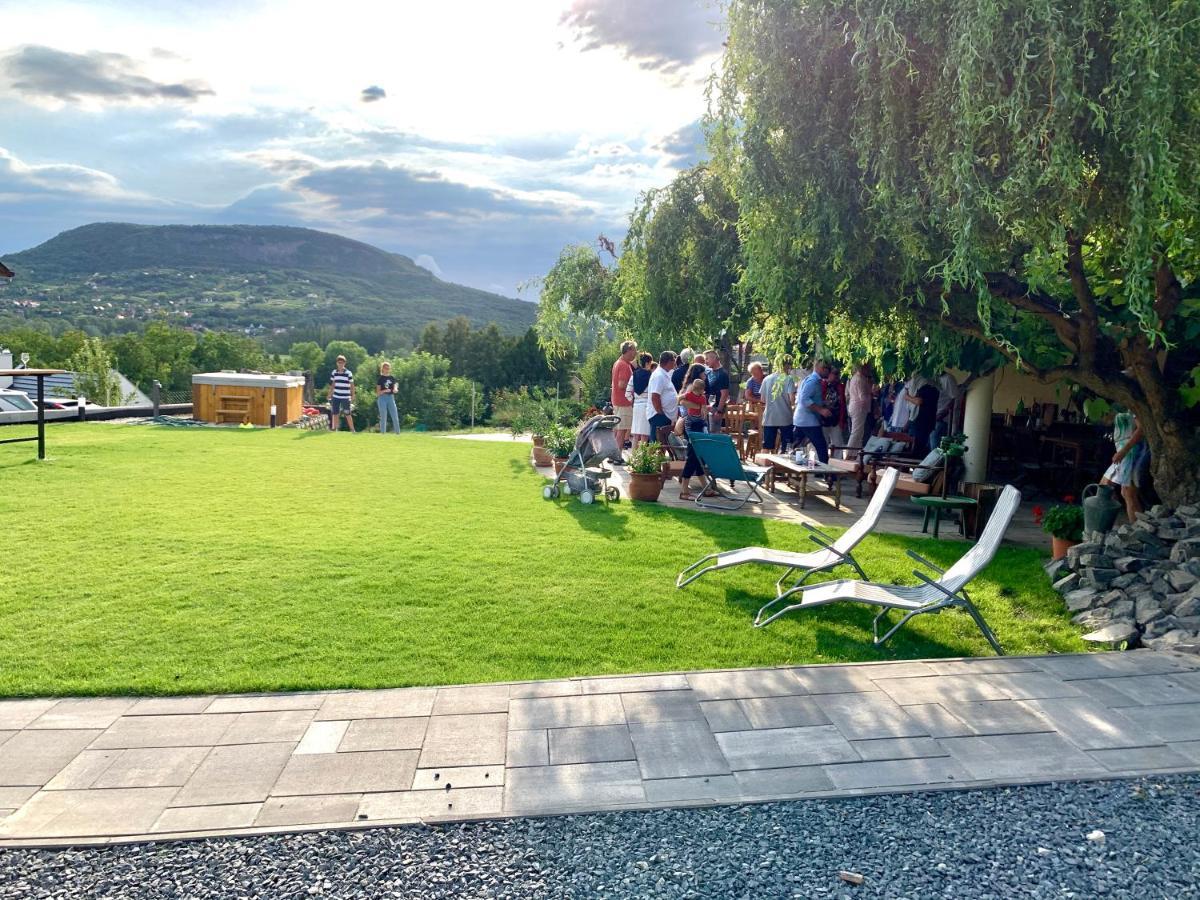 Sipos Borhaz Es Vendeghaz Otel Badacsonyörs Dış mekan fotoğraf