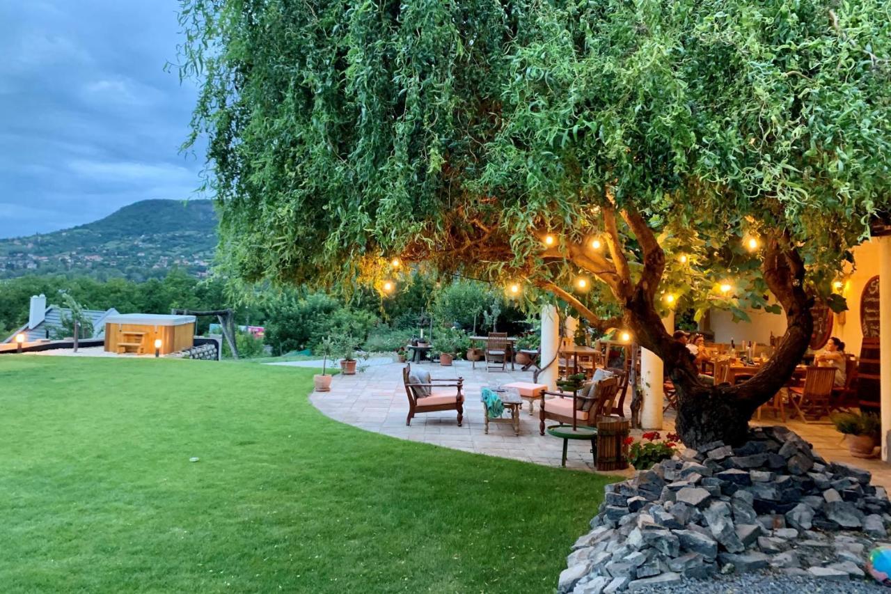 Sipos Borhaz Es Vendeghaz Otel Badacsonyörs Dış mekan fotoğraf