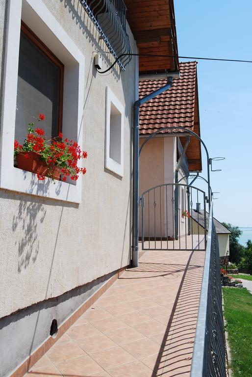 Sipos Borhaz Es Vendeghaz Otel Badacsonyörs Dış mekan fotoğraf